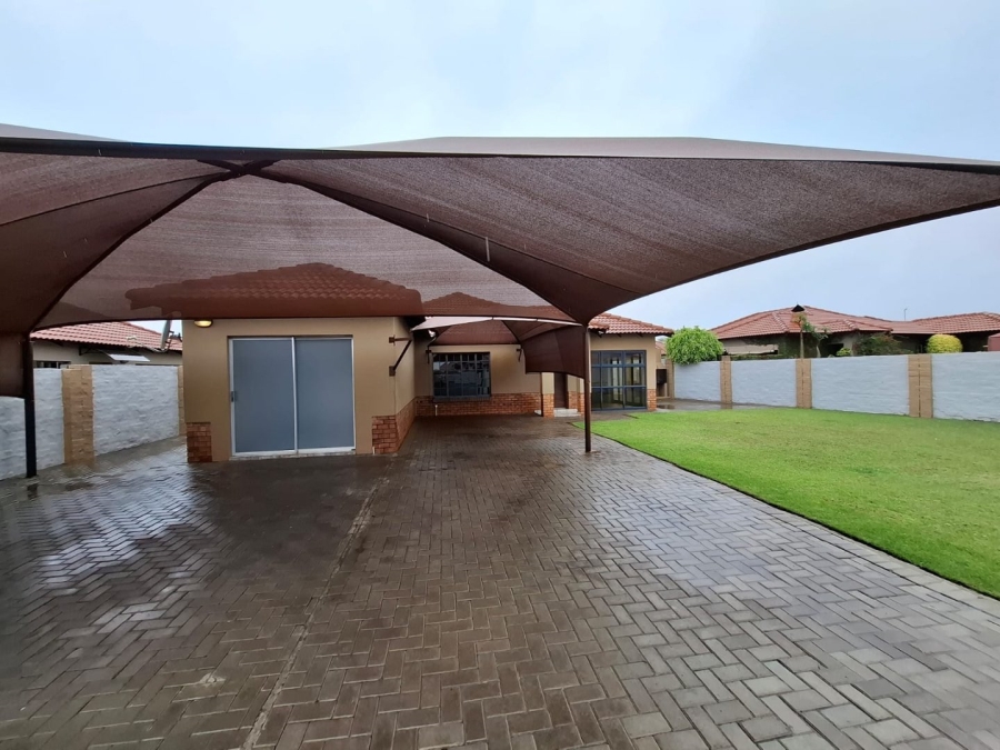 4 Bedroom Property for Sale in Waterkloof East North West
